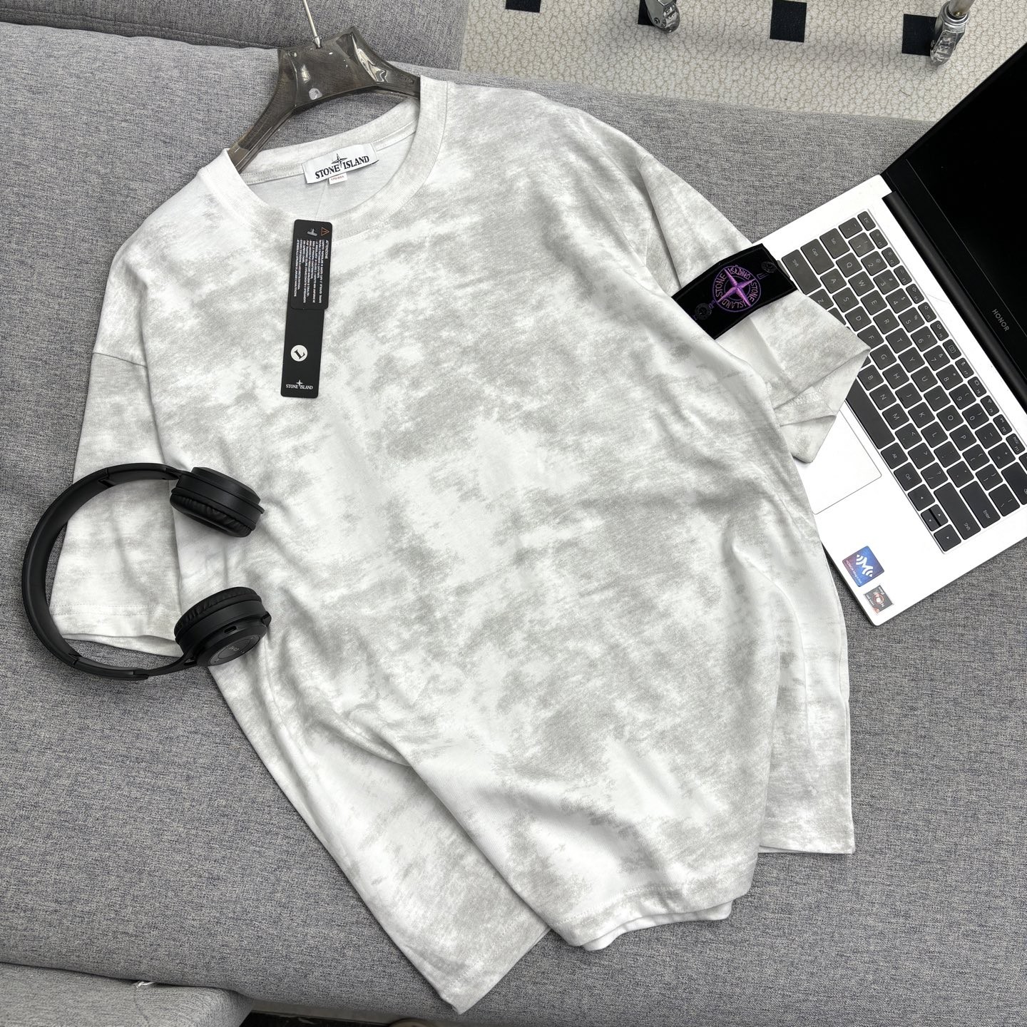 [STON ISLAND -스톤아일랜드] 스톤아일랜드 타이다이 코인 와펜 반팔 티셔츠