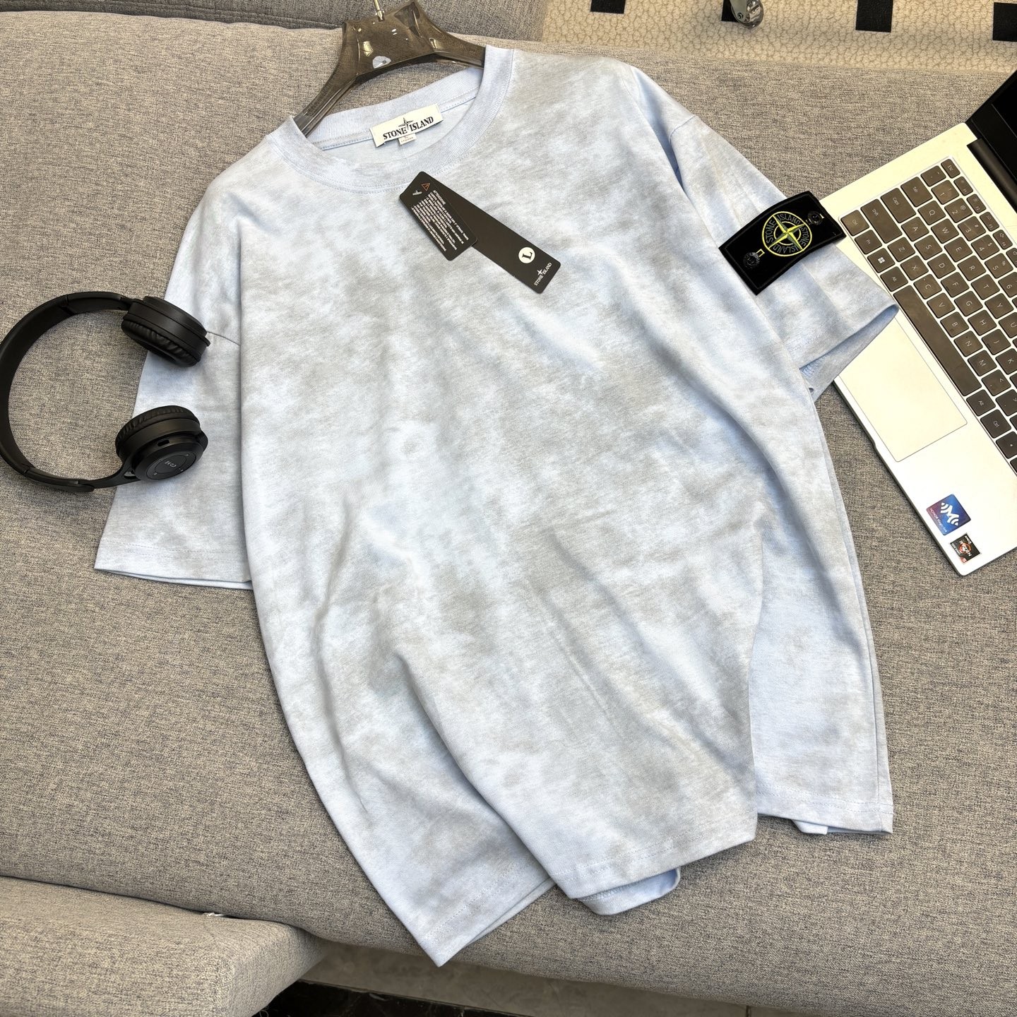 [STON ISLAND -스톤아일랜드] 스톤아일랜드 타이다이 코인 와펜 반팔 티셔츠