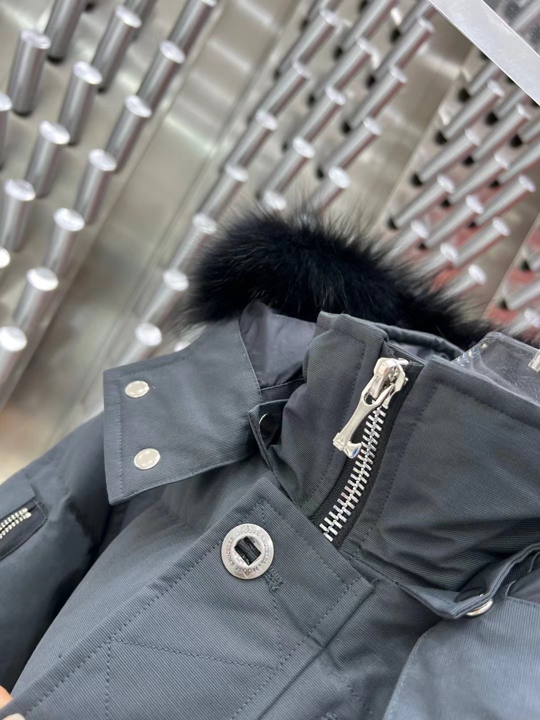 [Moose knuckles -무스너클 ]  무스너클 남성 쓰리쿼터 버클 패딩