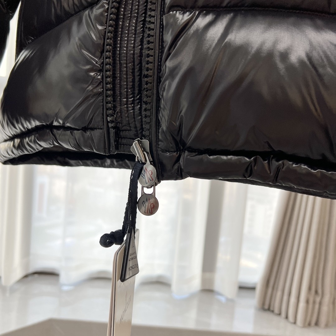 [MONCLER-몽클레어]  몽클레어 마야 쇼트 다운 패딩 재킷