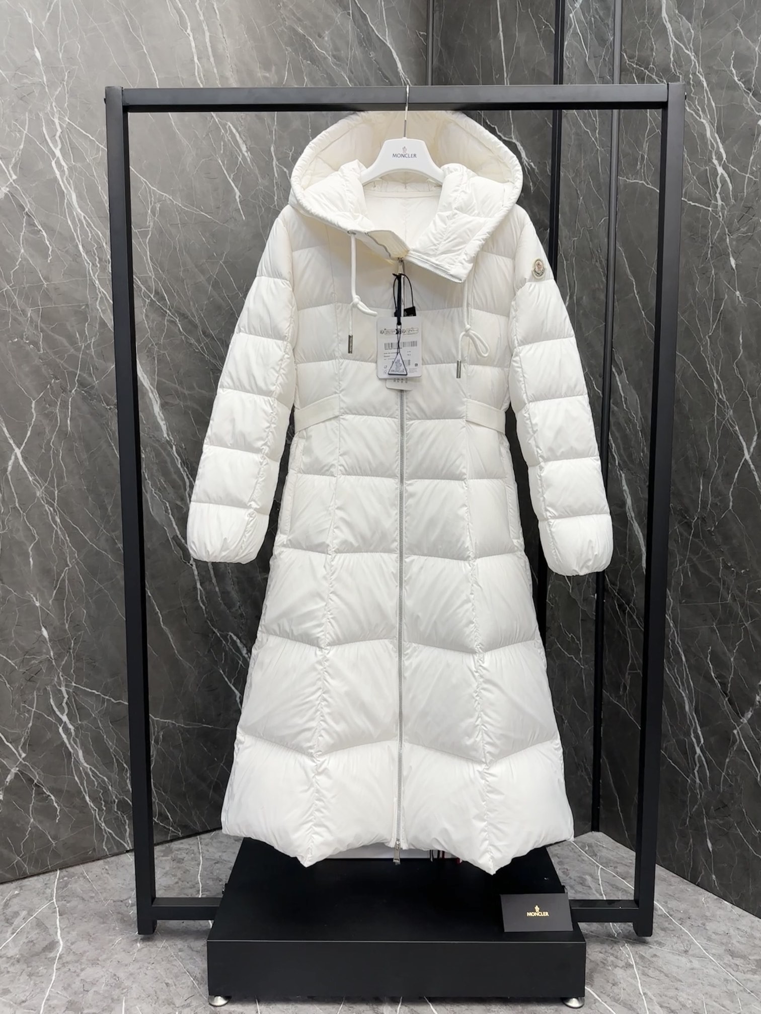 [MONCLER-몽클레어] 몽클레어 파우콘 롱 패딩