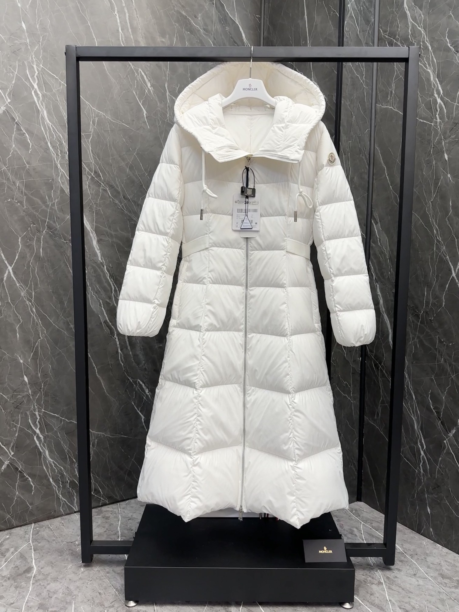 [MONCLER-몽클레어] 몽클레어 파우콘 롱 패딩