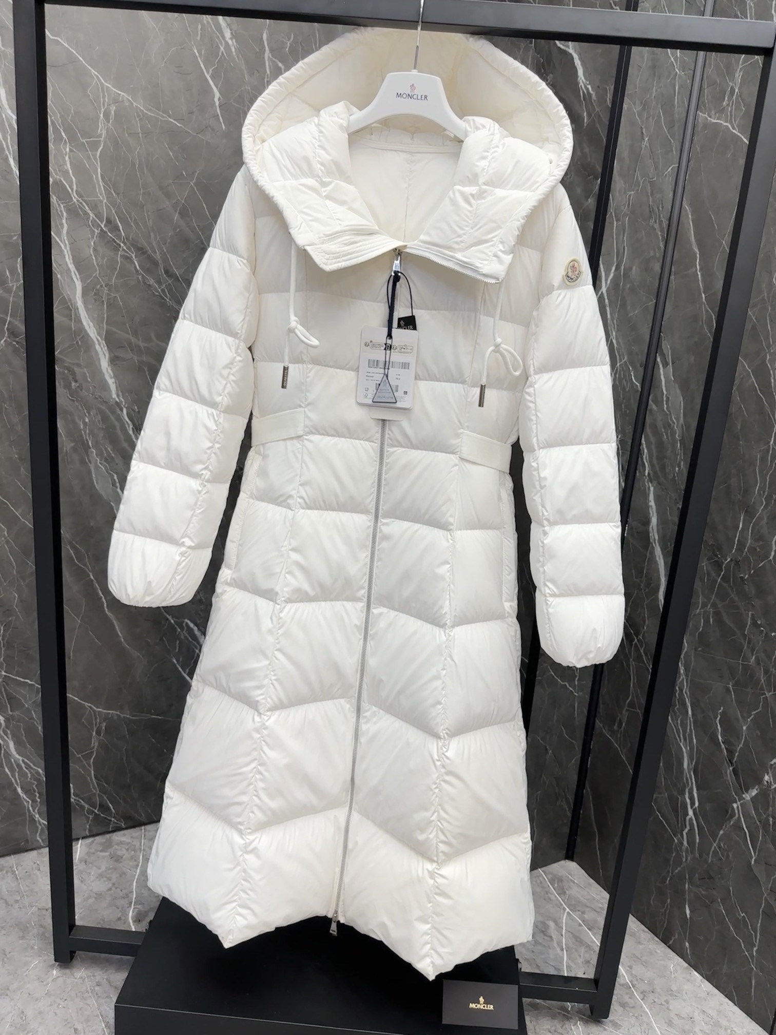 [MONCLER-몽클레어] 몽클레어 파우콘 롱 패딩