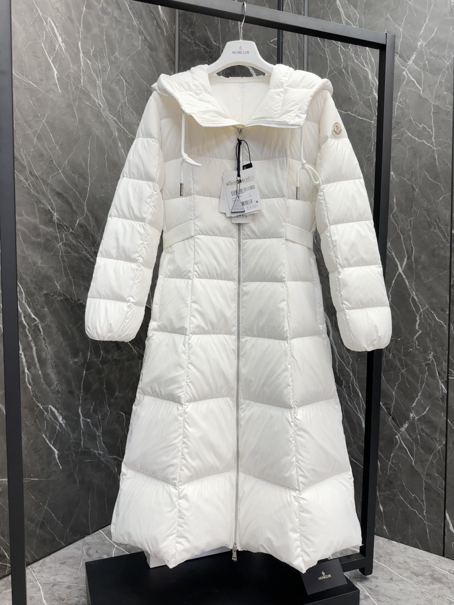 [MONCLER-몽클레어] 몽클레어 파우콘 롱 패딩