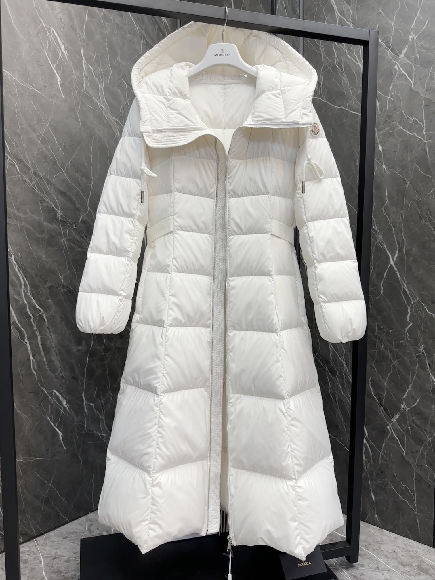 [MONCLER-몽클레어] 몽클레어 파우콘 롱 패딩