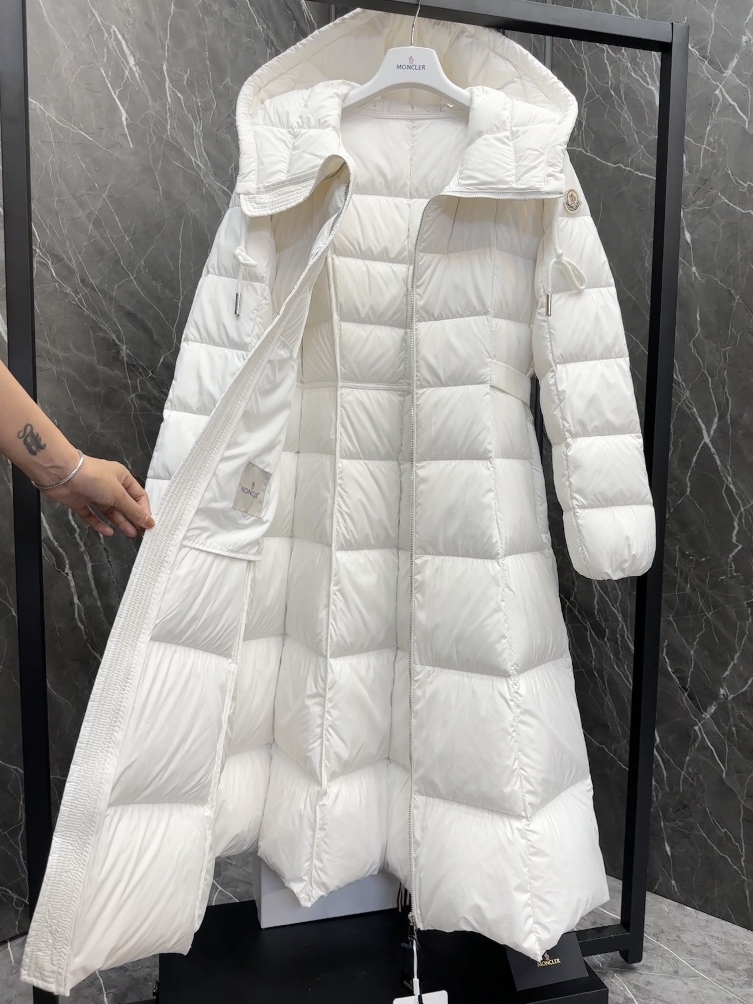 [MONCLER-몽클레어] 몽클레어 파우콘 롱 패딩