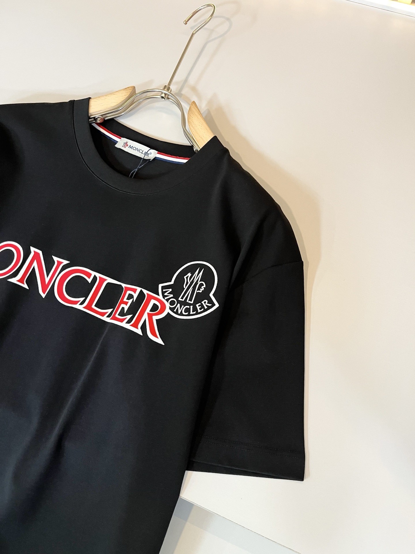 [MONCLER-몽클레어] 몽클레어  로고 프린트 남성 반팔티셔츠