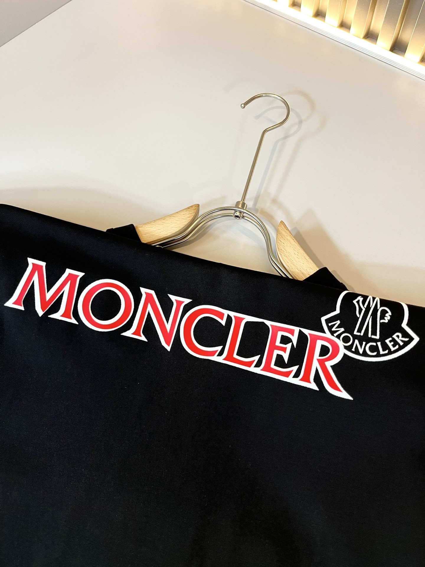 [MONCLER-몽클레어] 몽클레어  로고 프린트 남성 반팔티셔츠