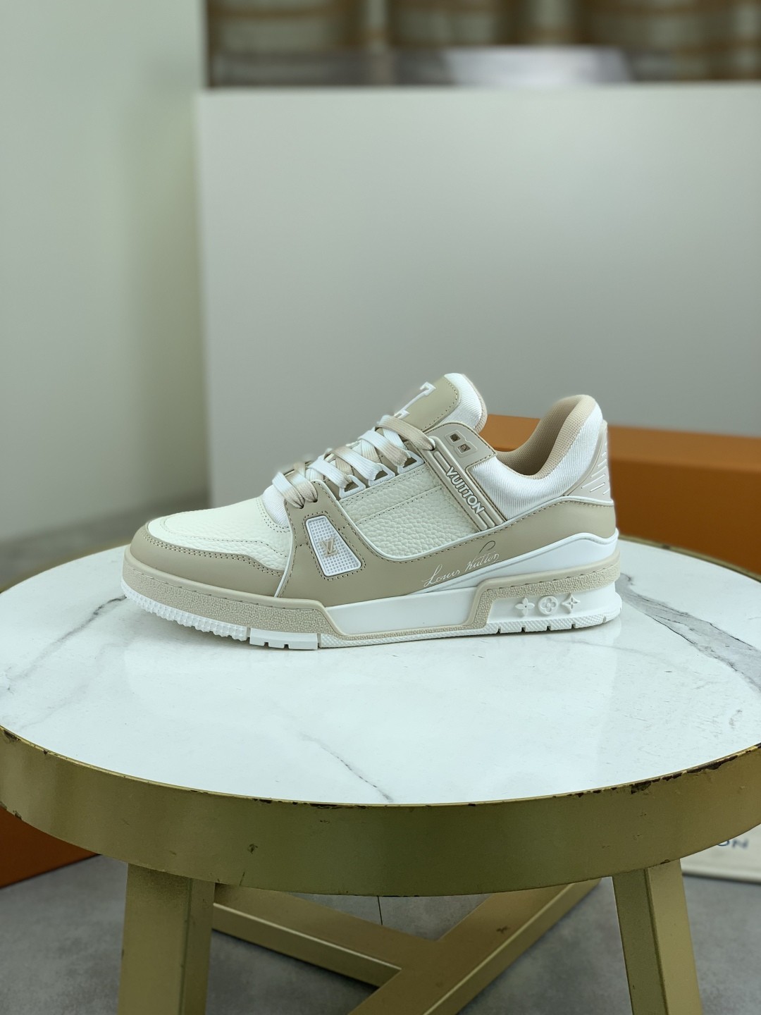 [LOUIS VUITTON-루이비통] 루이비통 트레이너 베이지 스니커즈