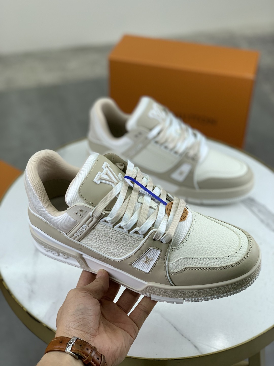 [LOUIS VUITTON-루이비통] 루이비통 트레이너 베이지 스니커즈