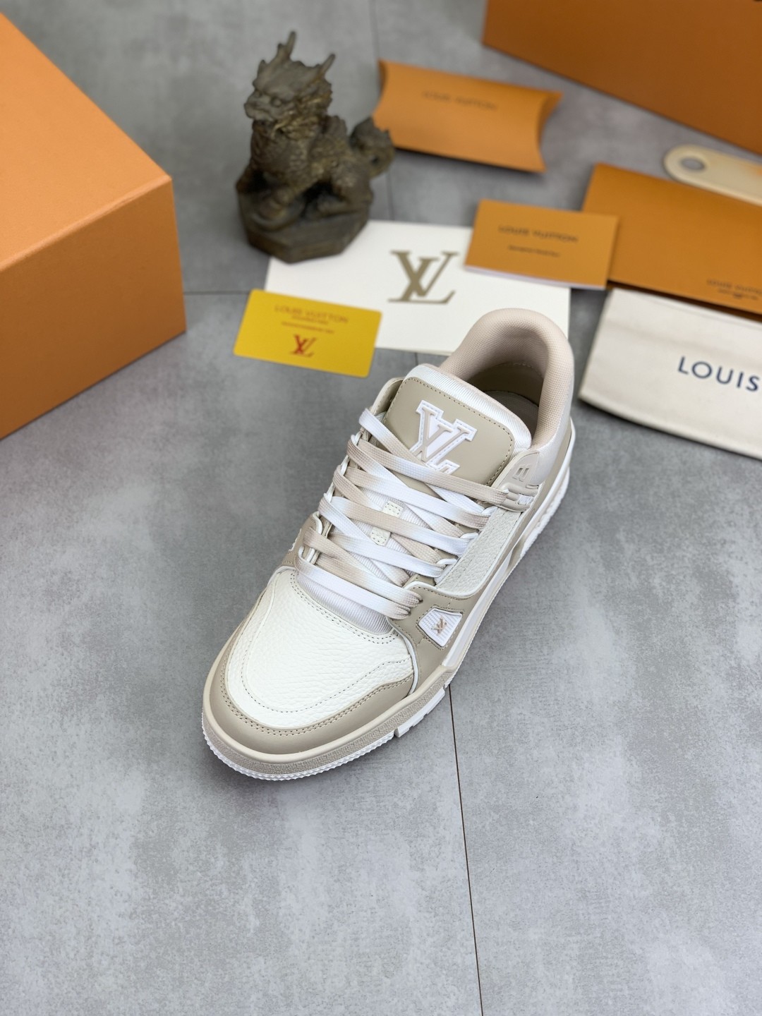 [LOUIS VUITTON-루이비통] 루이비통 트레이너 베이지 스니커즈