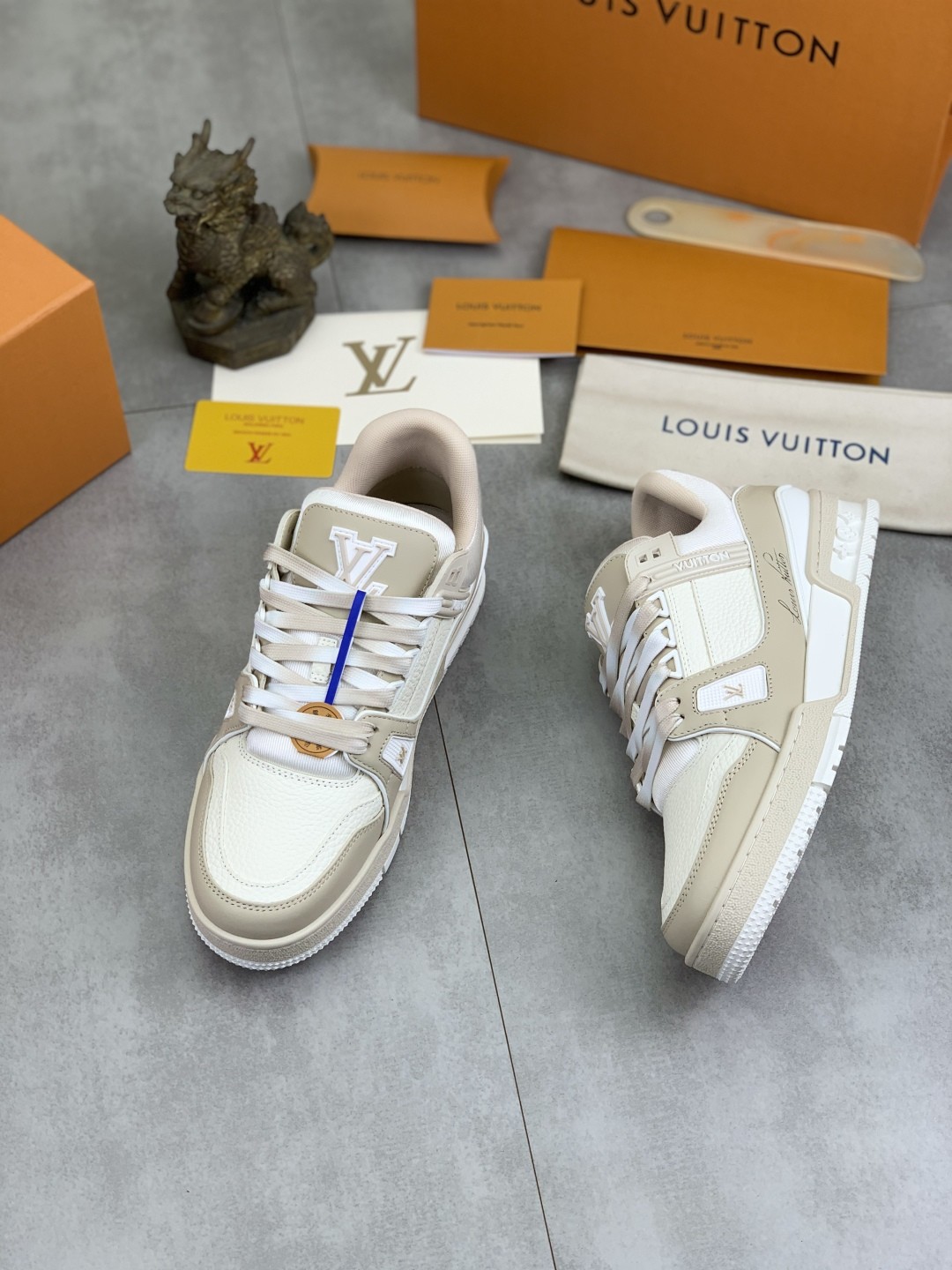 [LOUIS VUITTON-루이비통] 루이비통 트레이너 베이지 스니커즈