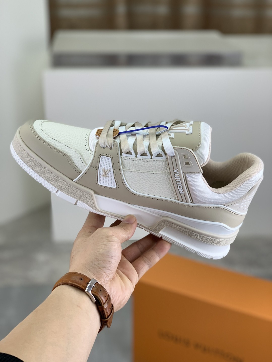 [LOUIS VUITTON-루이비통] 루이비통 트레이너 베이지 스니커즈