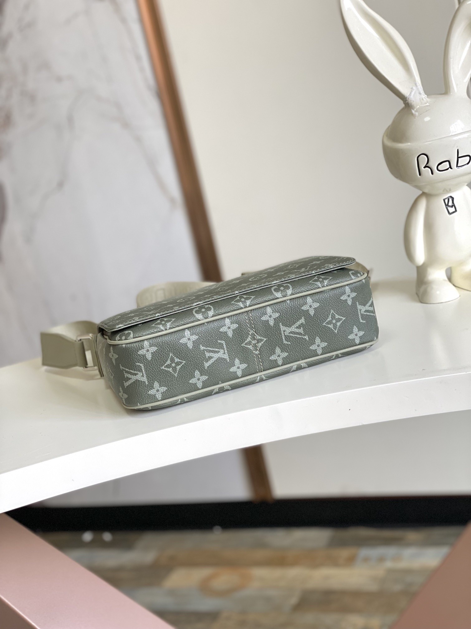 [LOUIS VUITTON-루이비통] 루이비통 디스트릭트 메신저백 M11593