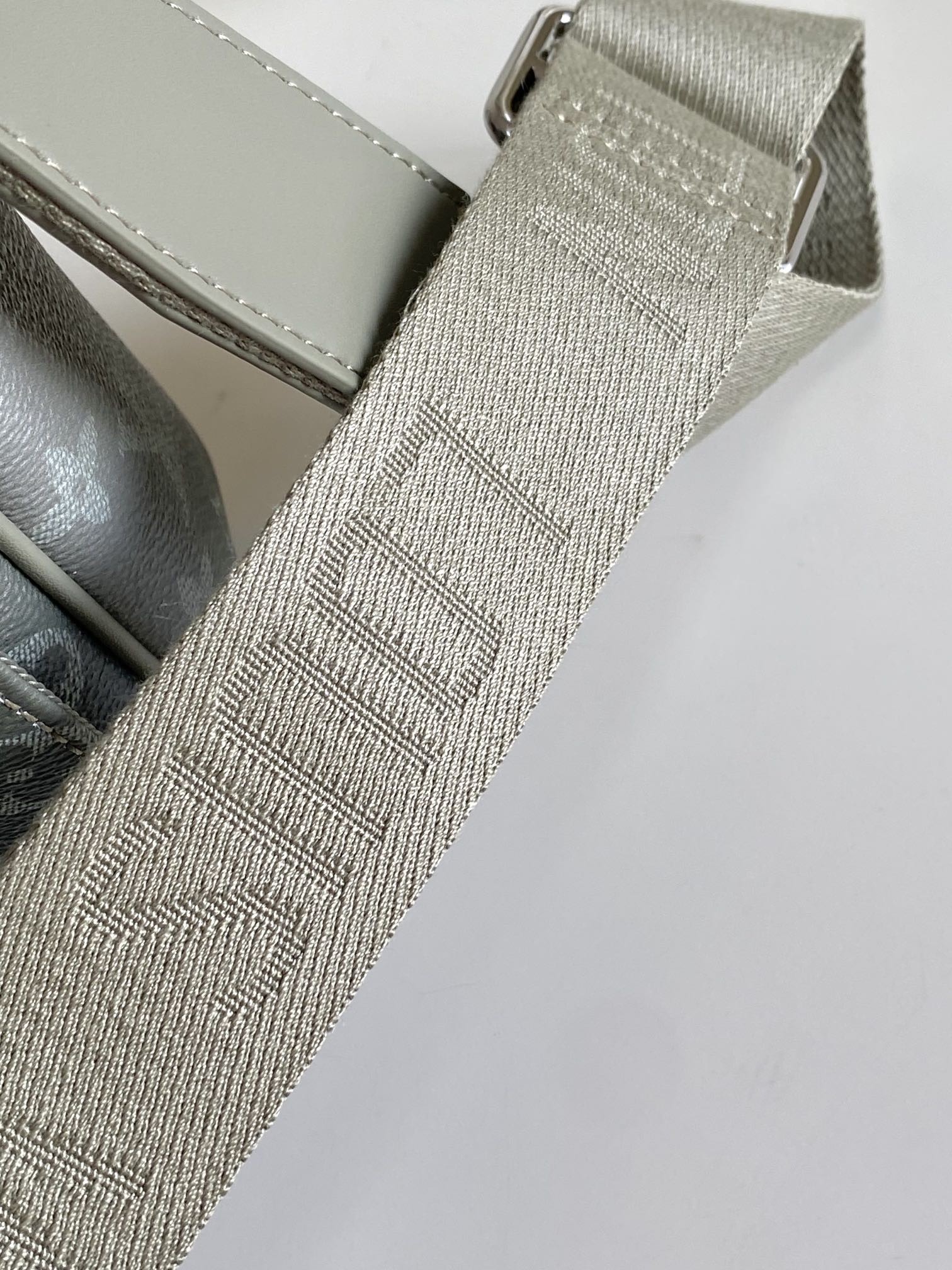 [LOUIS VUITTON-루이비통] 루이비통 디스트릭트 메신저백 M11593