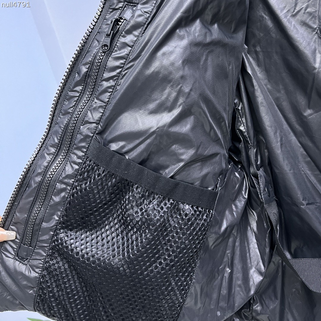 [Canada Goose-캐나다구스] 캐나다구스  싸이프레스 크롭 여성 패딩