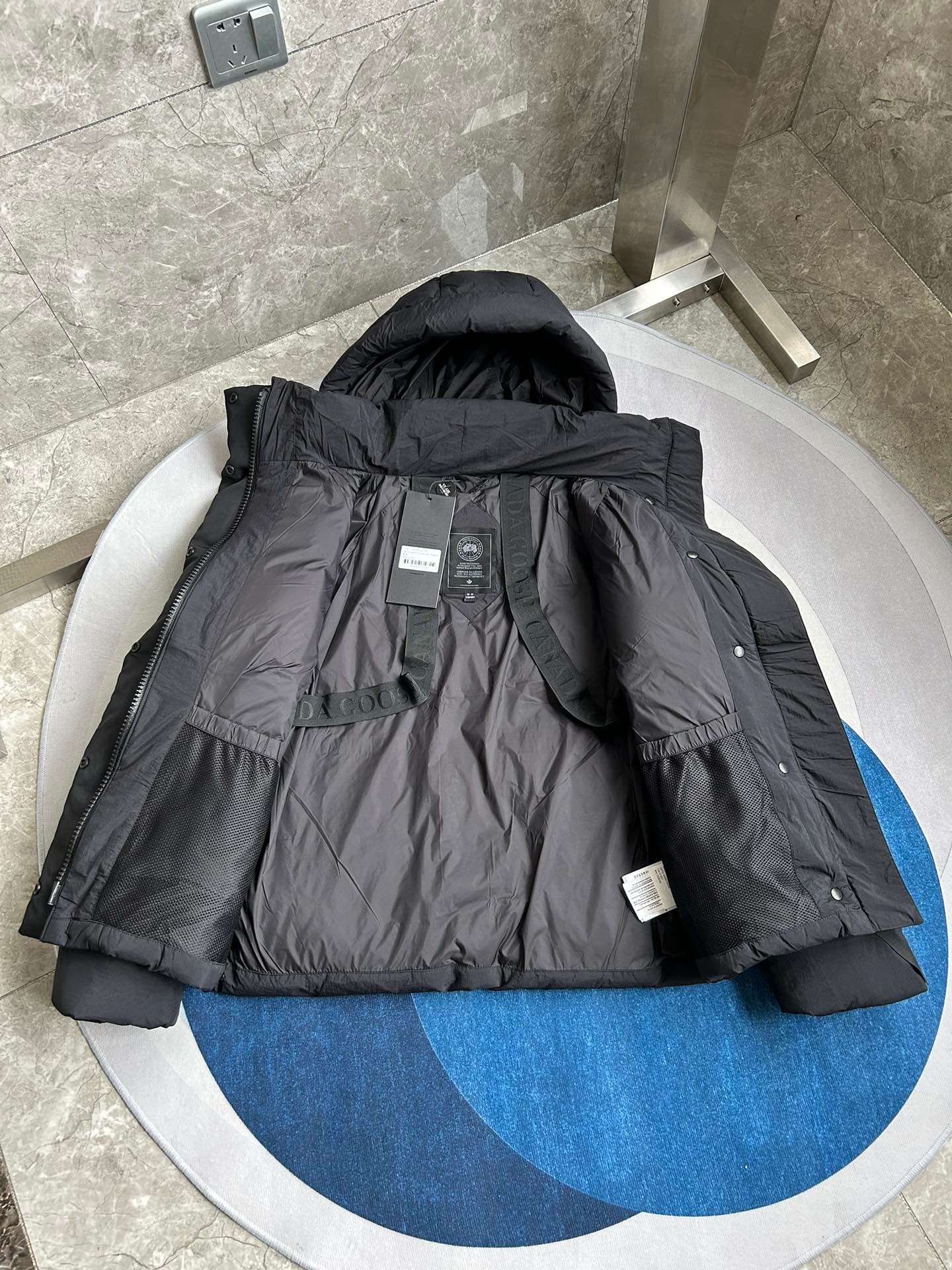 [Canada Goose-캐나다구스] 캐나다구스 에버렛 푸퍼 패딩 블랙 라벨