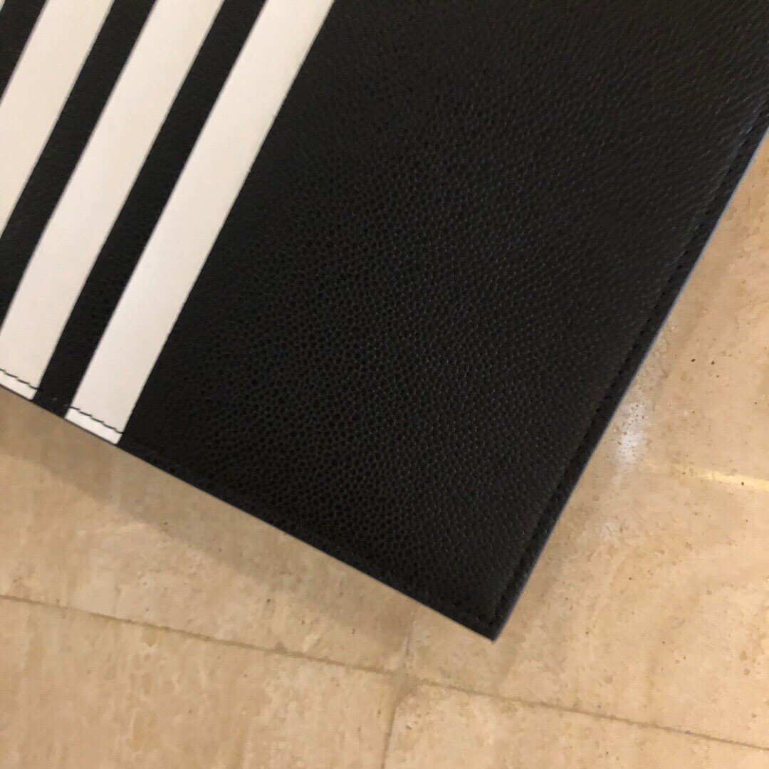 [TOM BROWNE -톰브라운 ] 톰브라운 다큐먼트 클러치