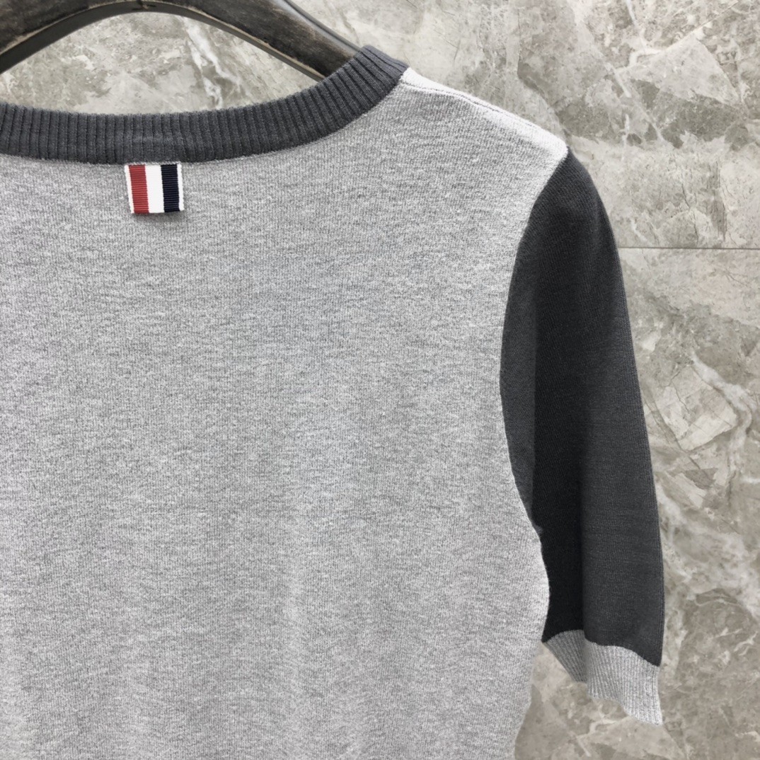 [TOM BROWNE -톰브라운 ] 톰브라운 사선 니트 반팔티