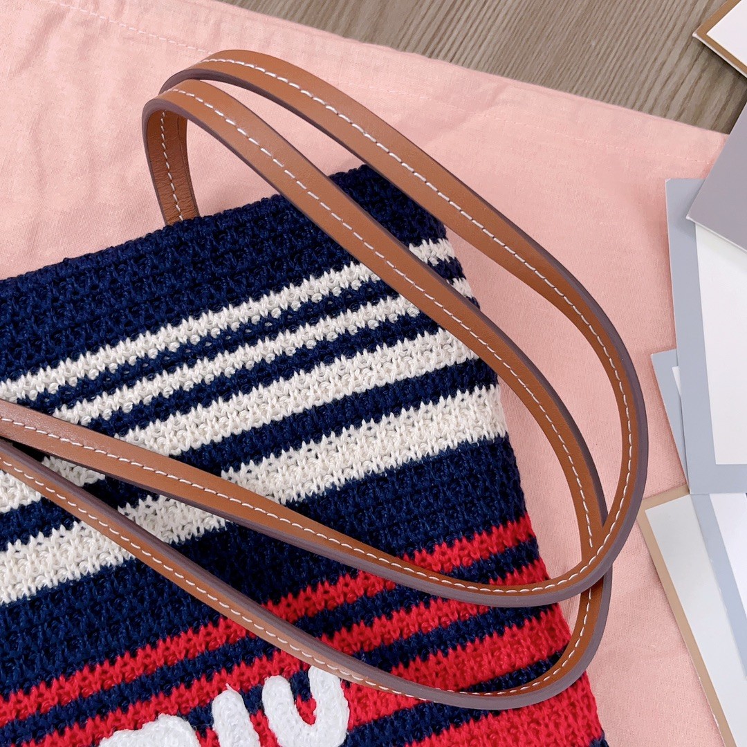 [MIU MIU-미우미우] 미우미우 라피아 우븐 토트 백