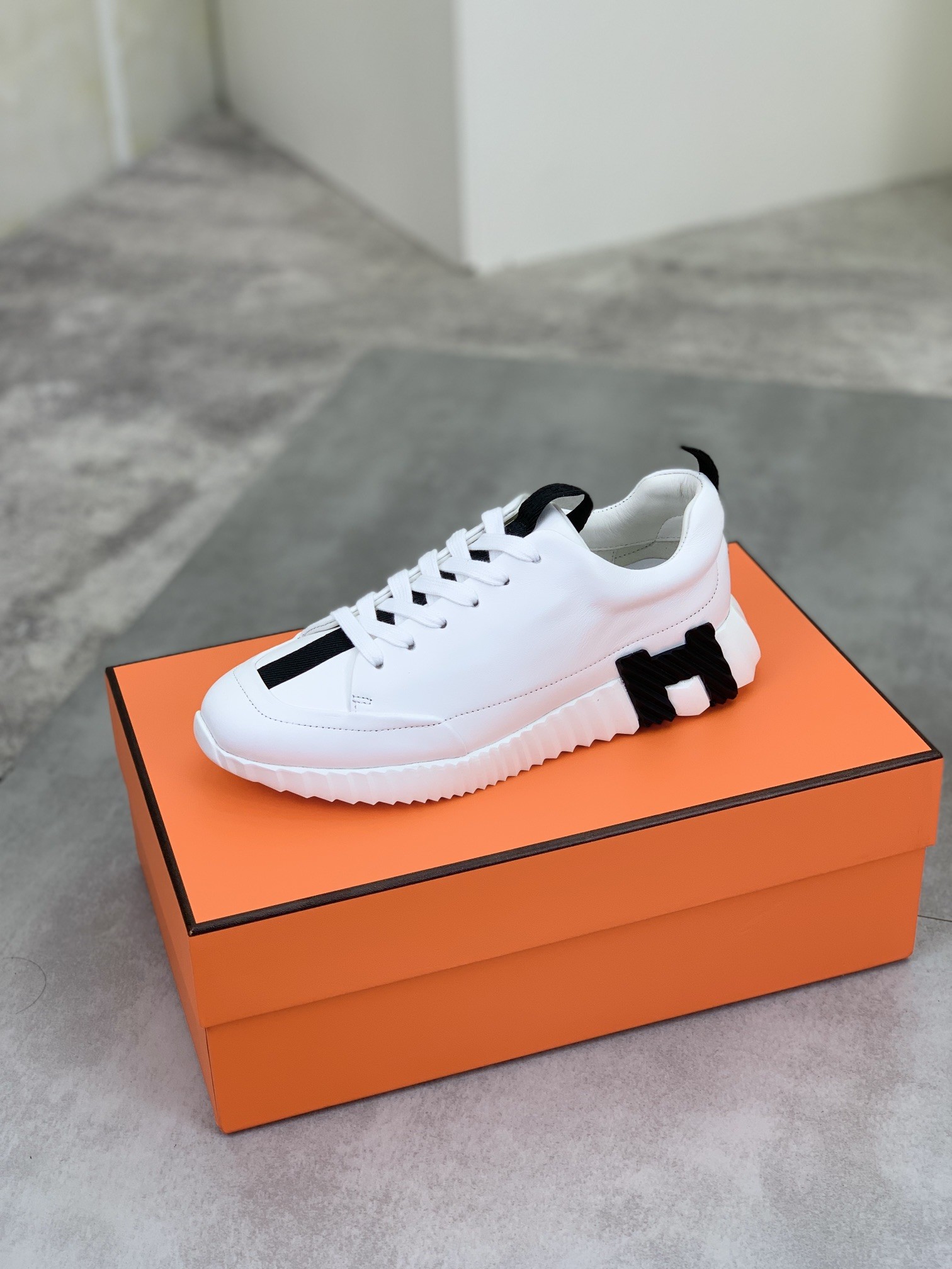 [HERMES-에르메스] 에르메스  바운싱 스니커즈 화이트 남여공용