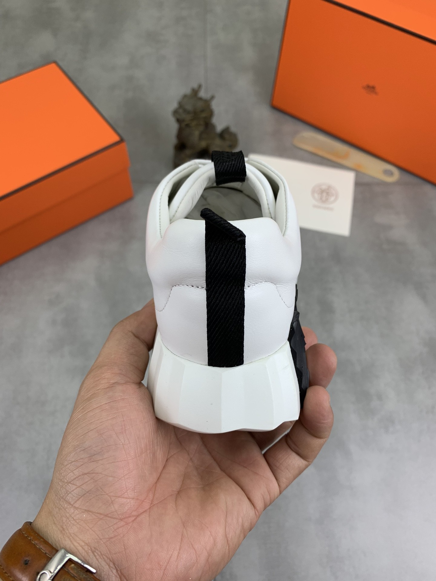 [HERMES-에르메스] 에르메스  바운싱 스니커즈 화이트 남여공용