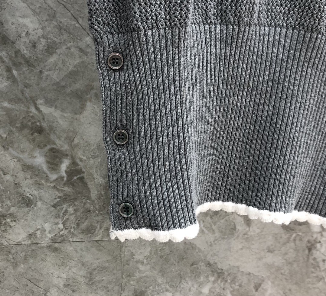 [TOM BROWNE -톰브라운 ] 톰브라운 반팔 니트 스웨터 그레이