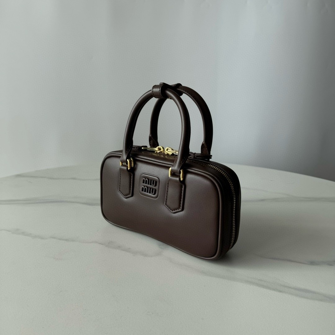 [MIUMIU-미우미우] 미우미우 아카디 토트백 스몰