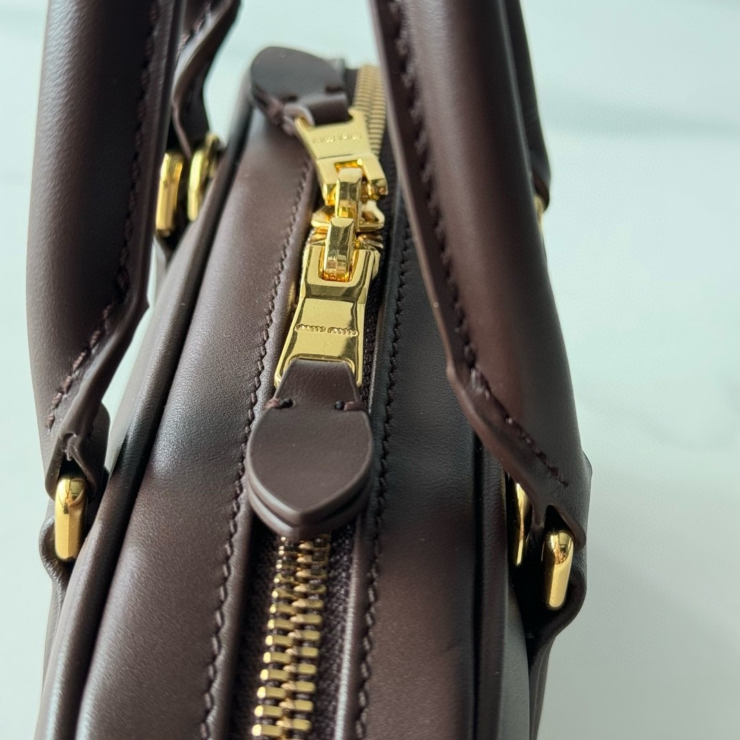 [MIUMIU-미우미우] 미우미우 아카디 토트백 스몰