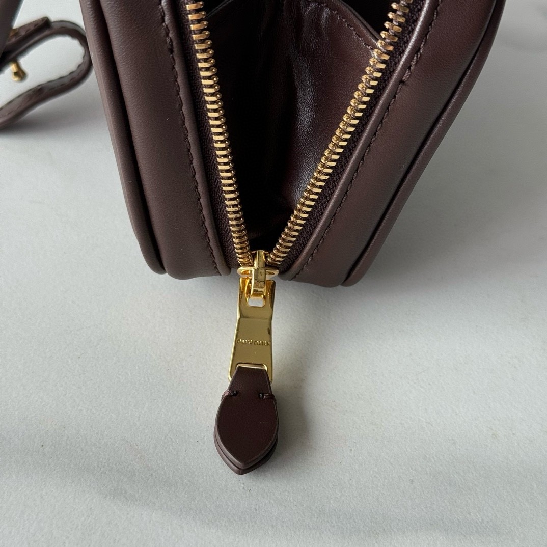 [MIUMIU-미우미우] 미우미우 아카디 토트백 스몰