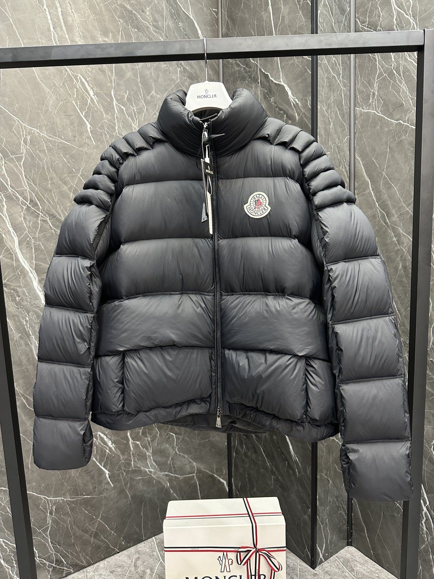 [MONCLER-몽클레어] 몽클레어 쇼트 다운 패딩
