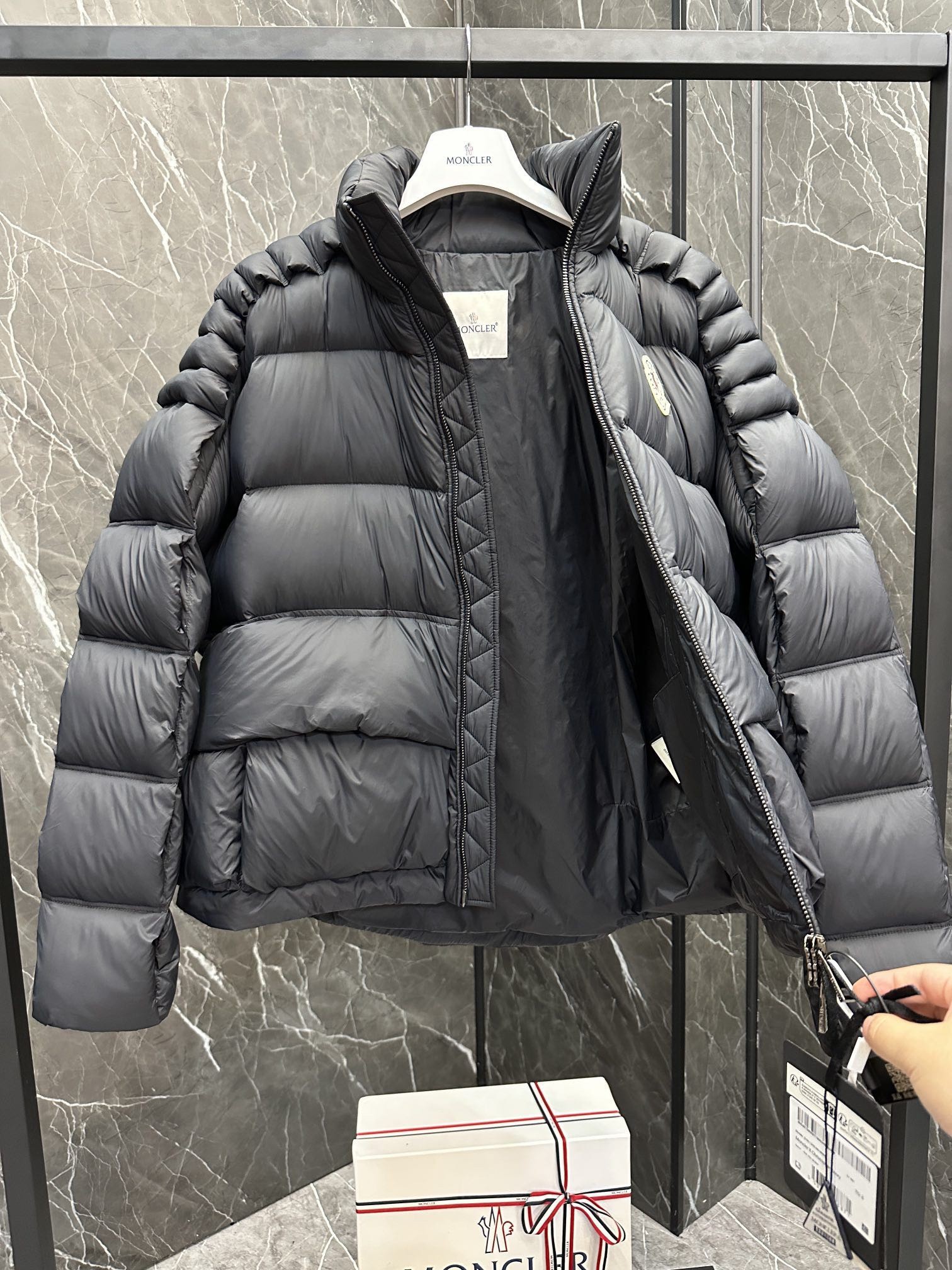 [MONCLER-몽클레어] 몽클레어 쇼트 다운 패딩