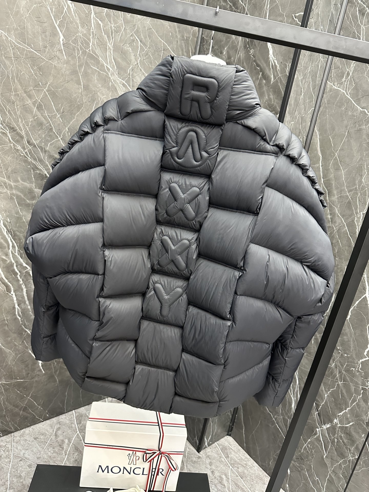 [MONCLER-몽클레어] 몽클레어 쇼트 다운 패딩