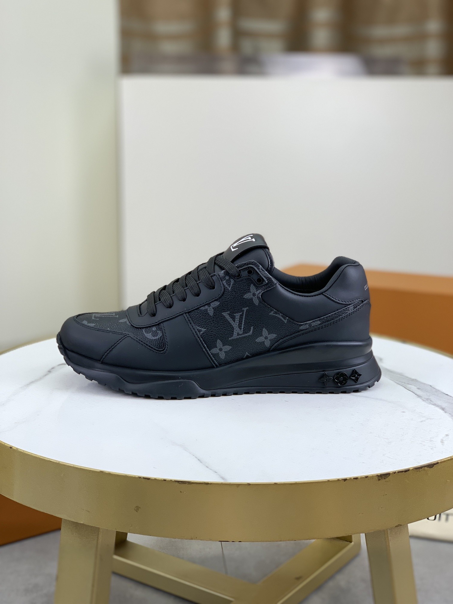 [LOUIS VUITTON-루이비통] 루이비통 런어웨이 스니커즈