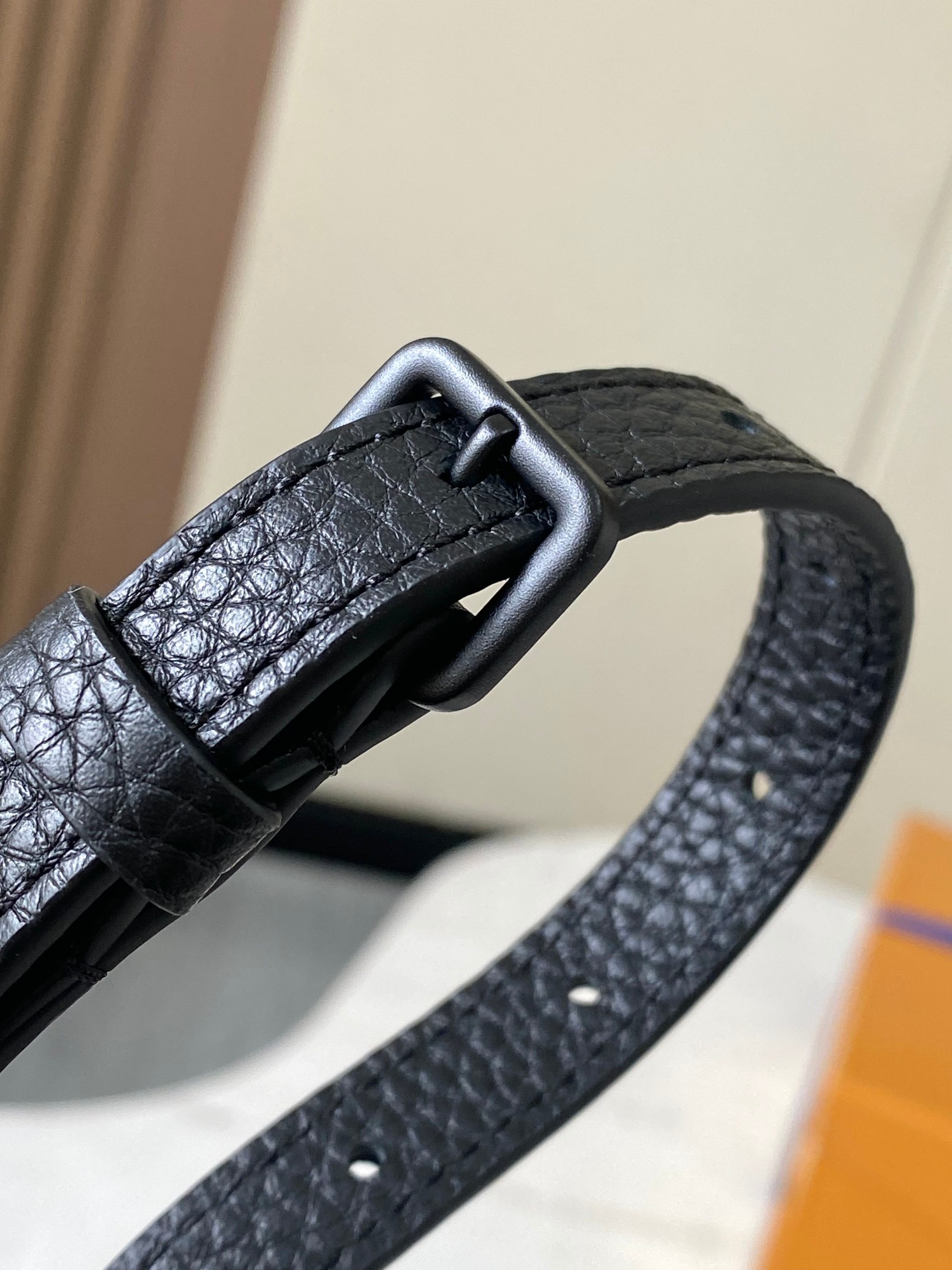 [LOUIS VUITTON-루이비통] 루이비통 카퓌신 이스트 웨스트백