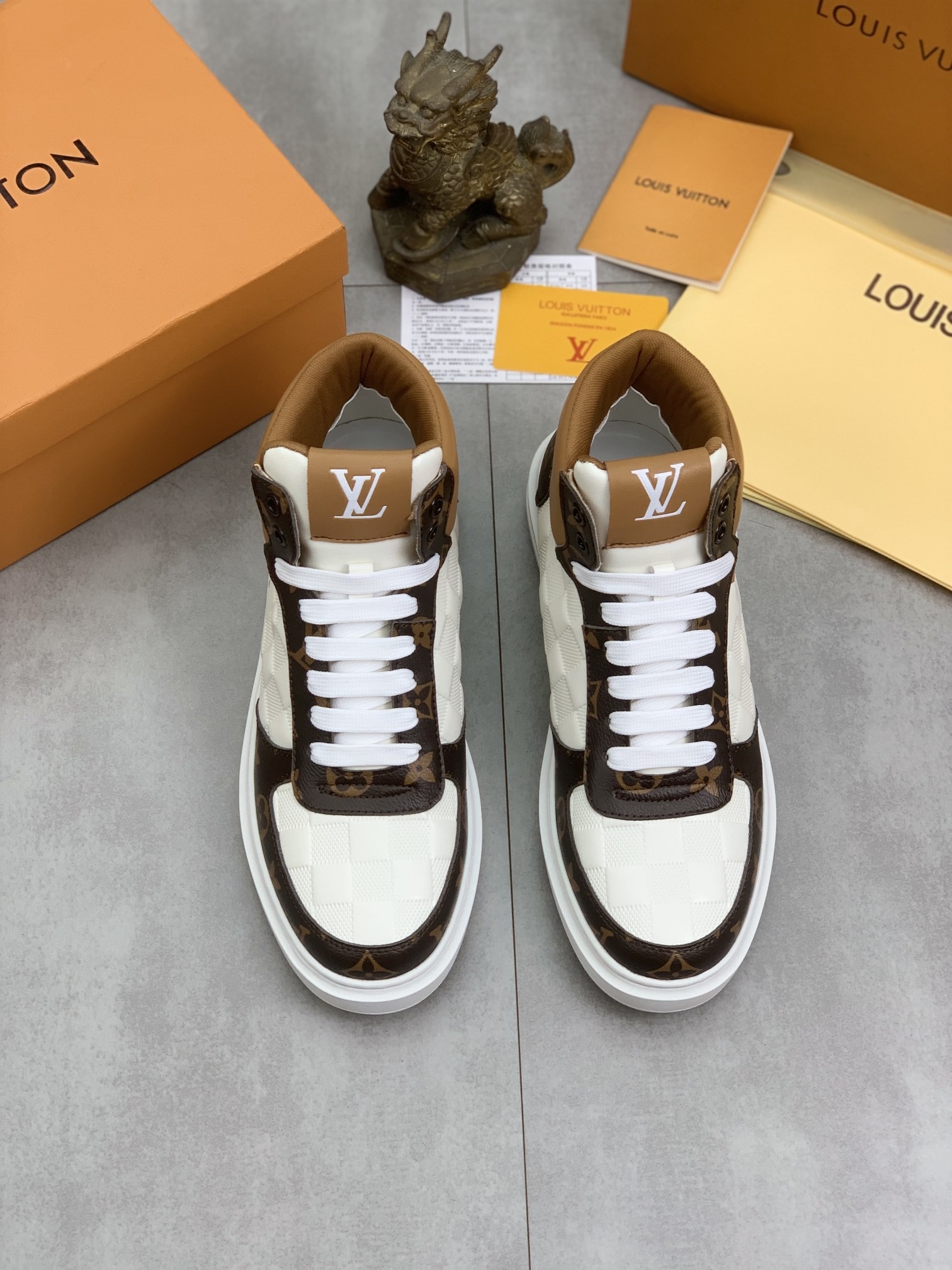 [LOUIS VUITTON-루이비통] 루이비통 하이탑 스니커즈