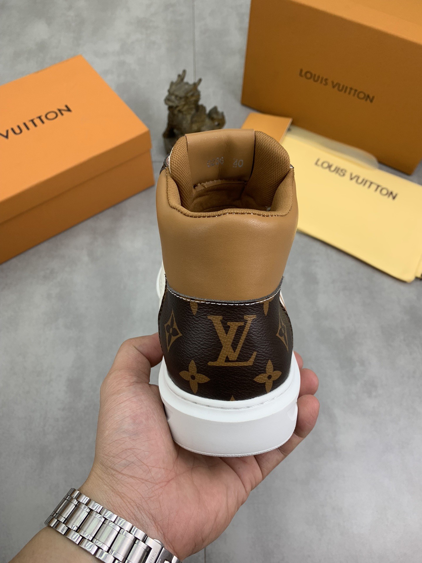 [LOUIS VUITTON-루이비통] 루이비통 하이탑 스니커즈