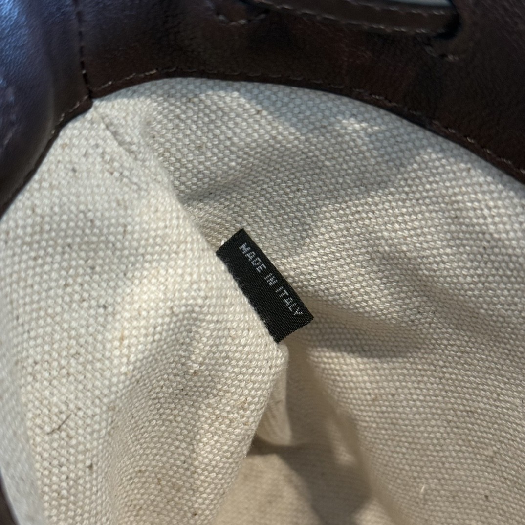 [MIU MIU-미우미우] 미우미우 나파 레더 미니 가죽 버킷 브라운