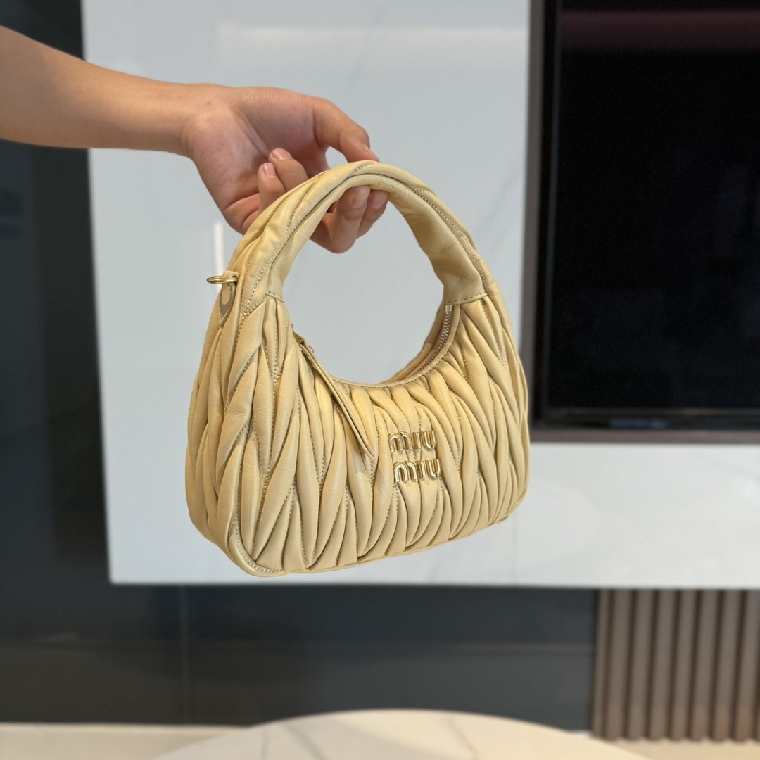 [MIU MIU-미우미우] 미우미우 옐로우 완더 Wander 백