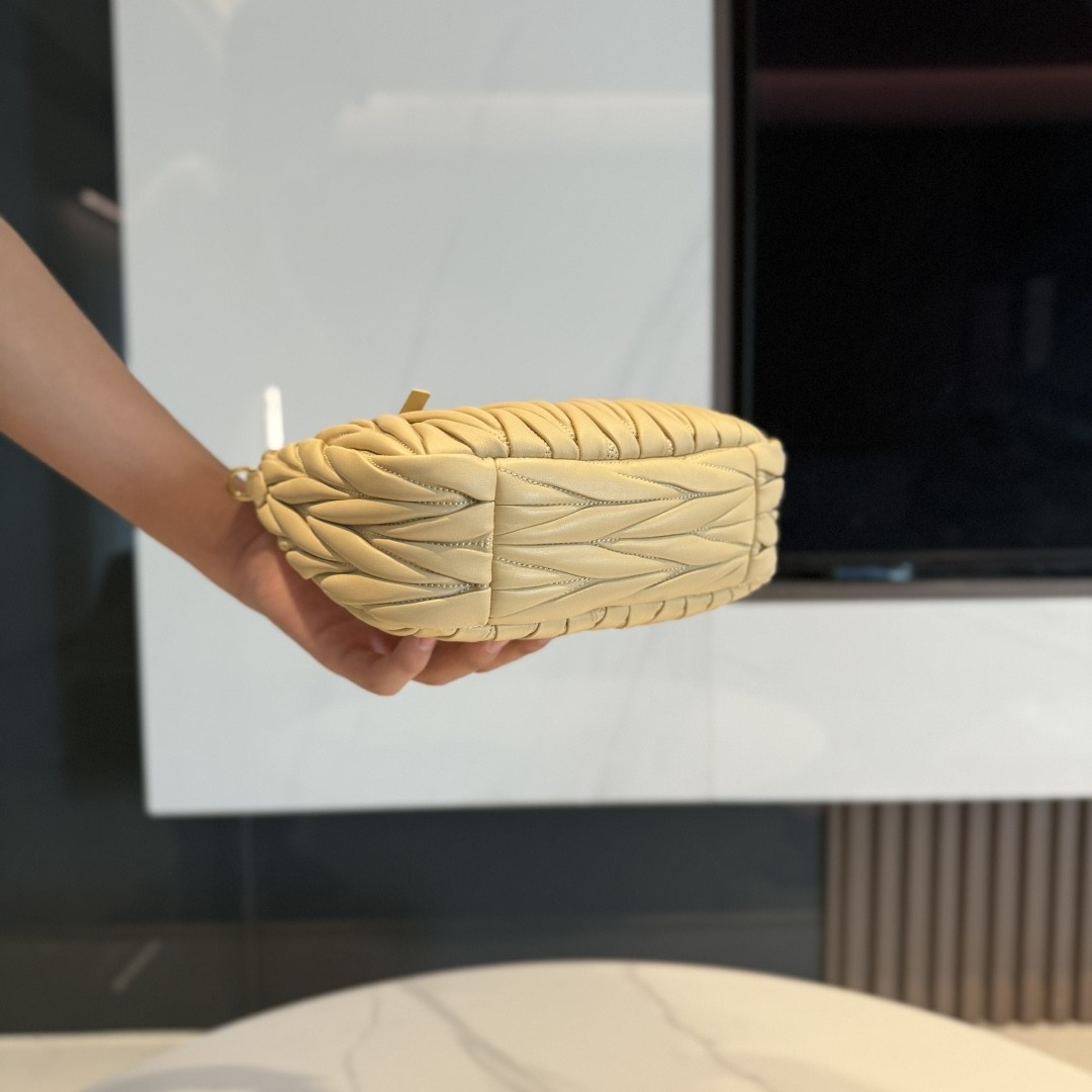 [MIU MIU-미우미우] 미우미우 옐로우 완더 Wander 백