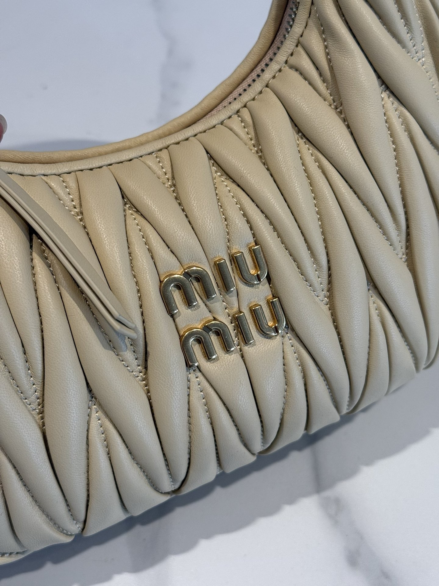 [MIU MIU-미우미우] 미우미우 옐로우 완더 Wander 백