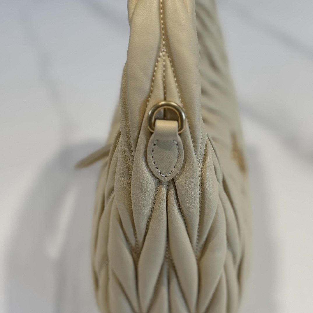 [MIU MIU-미우미우] 미우미우 옐로우 완더 Wander 백