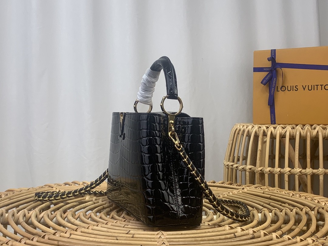 루이비통 LV CAPUCINES BB 카푸신 BB 토트 백