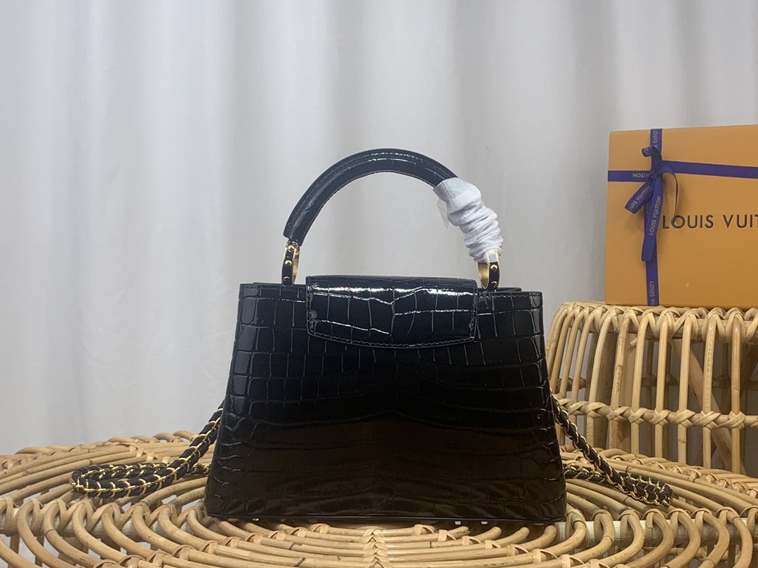 루이비통 LV CAPUCINES BB 카푸신 BB 토트 백