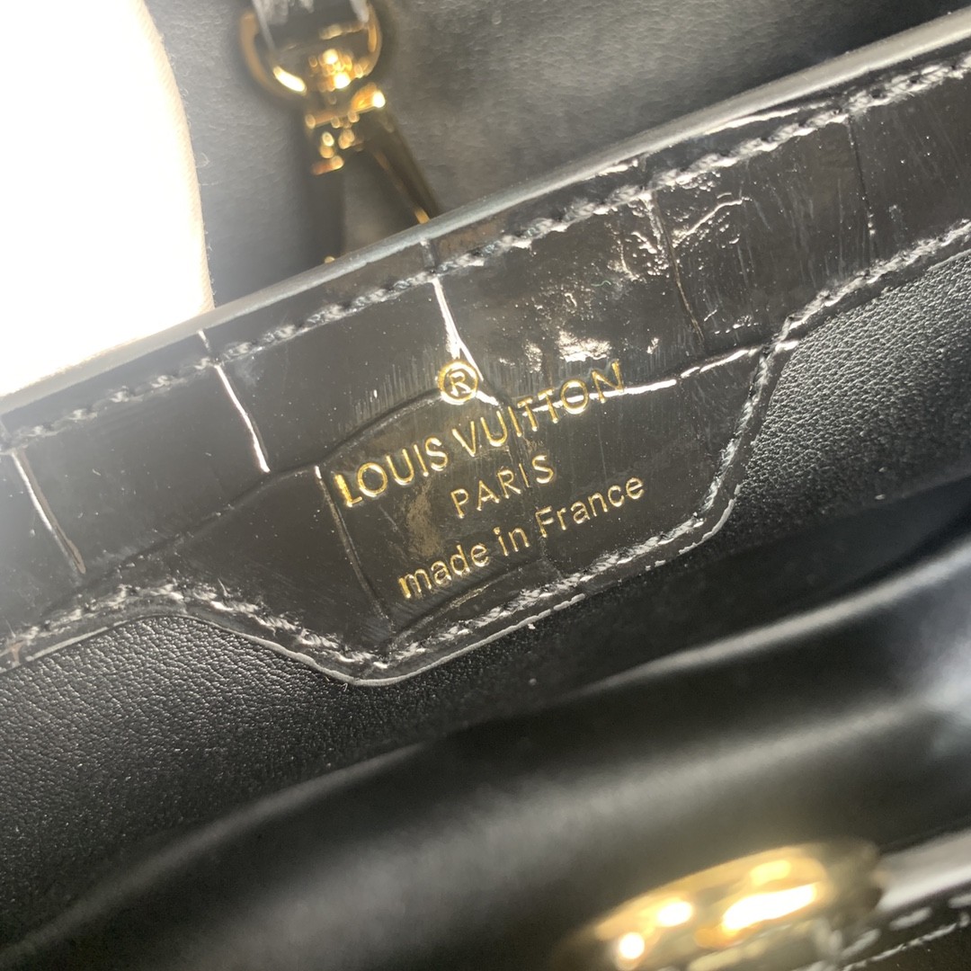 루이비통 LV CAPUCINES BB 카푸신 BB 토트 백