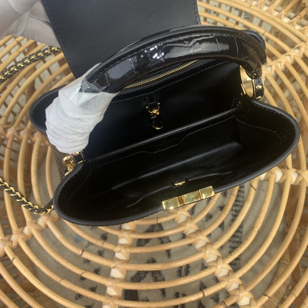 루이비통 LV CAPUCINES BB 카푸신 BB 토트 백