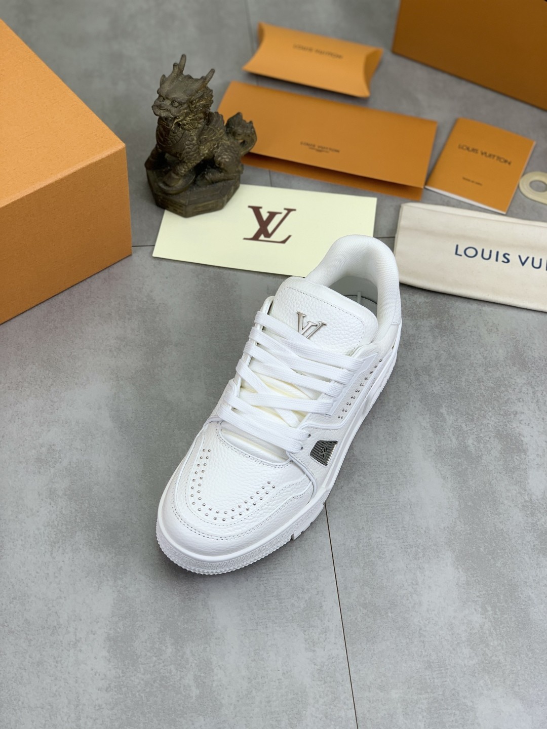 [LOUIS VUITTON-루이비통]  루이비통 트레이너 스니커즈