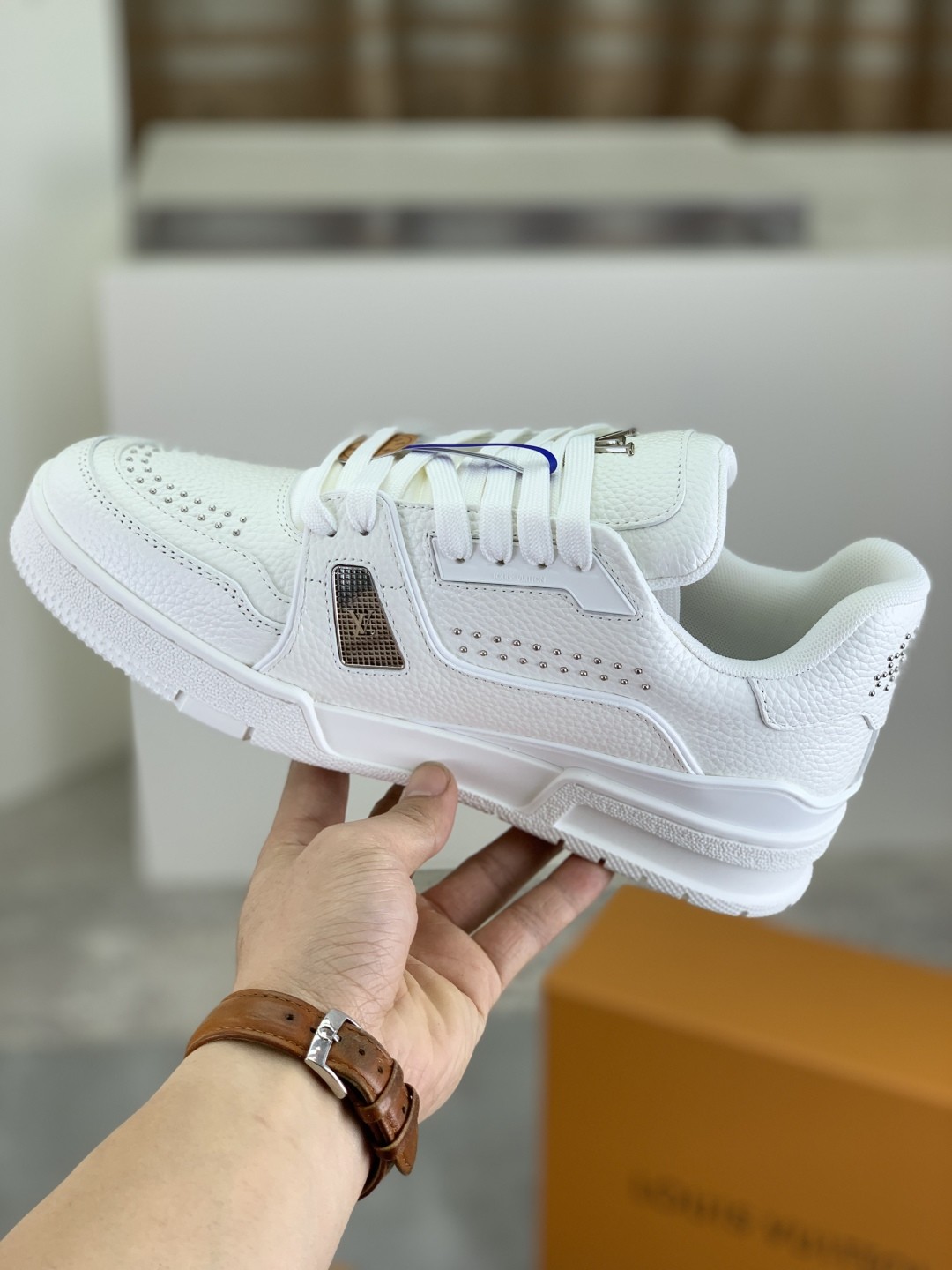 [LOUIS VUITTON-루이비통]  루이비통 트레이너 스니커즈