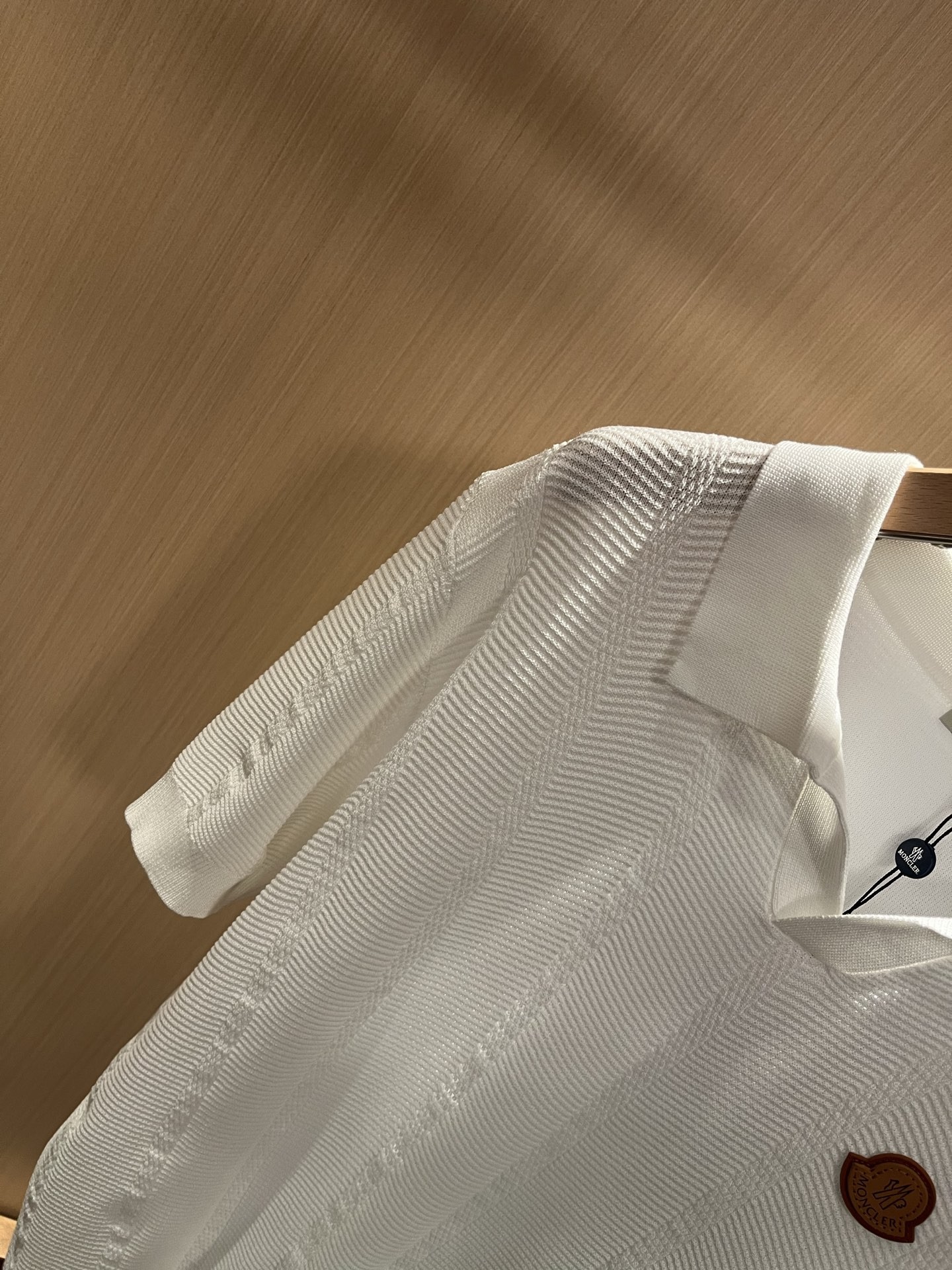 [MONCLER-몽클레어] 몽클레어 로고 화이트 카라티