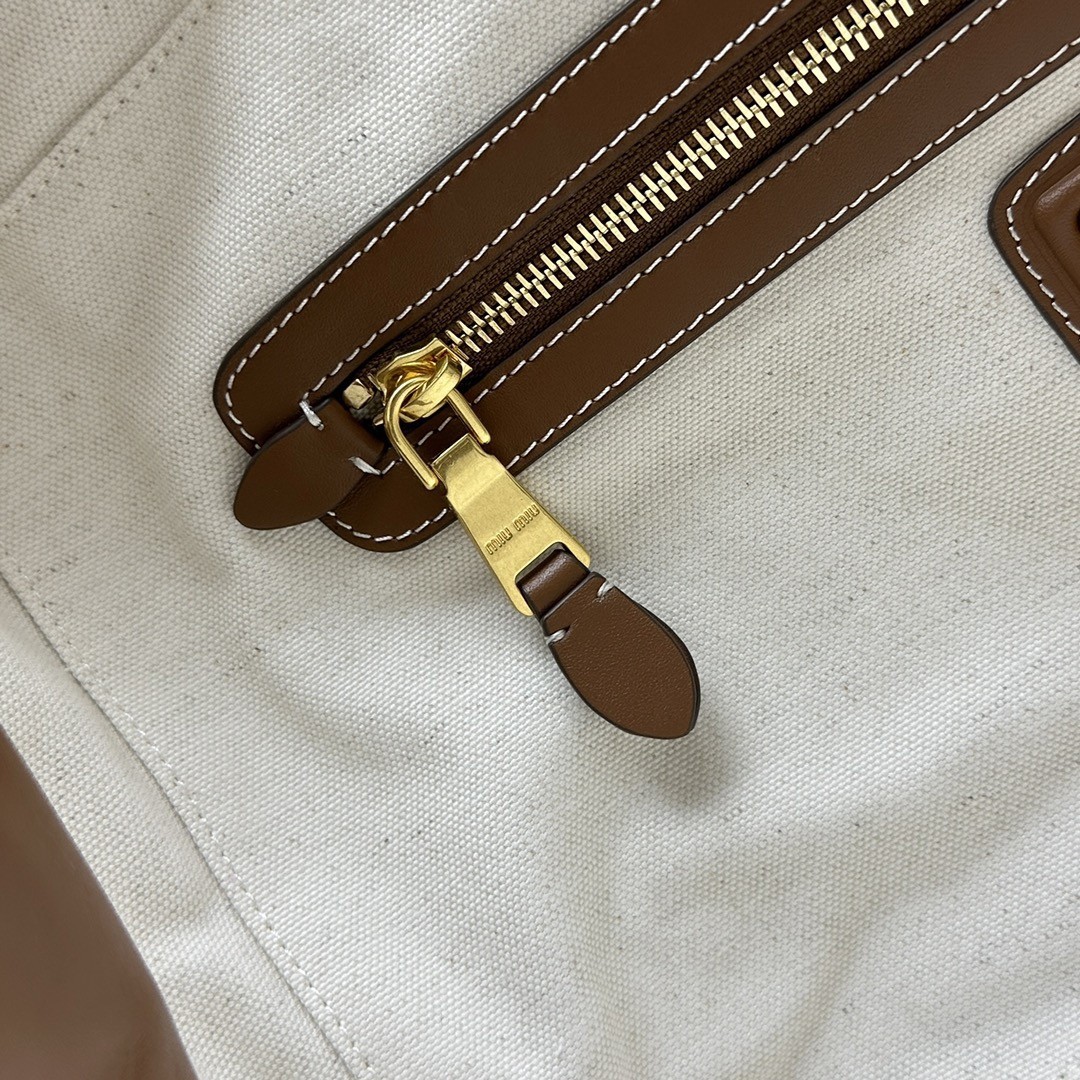 [MIU MIU-미우미우] 미우미우 캔버스 패브릭 사각 토트백